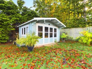 SUMMERHOUSE/HOME OFFICE- click for photo gallery